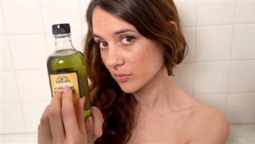 Sugar Boogerz ASMR Bathtub Tease