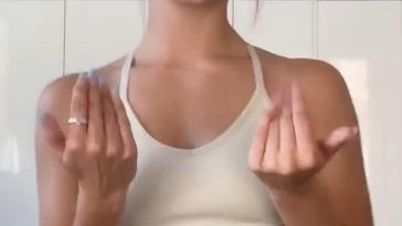 Charli D'Amelio Sexy Sports Bra Dance Video Leaked
