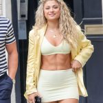 Antigoni Buxton Looks Hot in a Yellow Crop Top and Matching Skirt as She Arrives at Under The Duvet Blog Show (14 Photos)