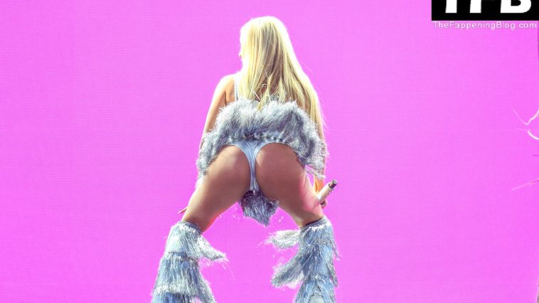 Bad Gyal Displays Her Sexy Butt at the Primavera Sound Festival (9 Photos)