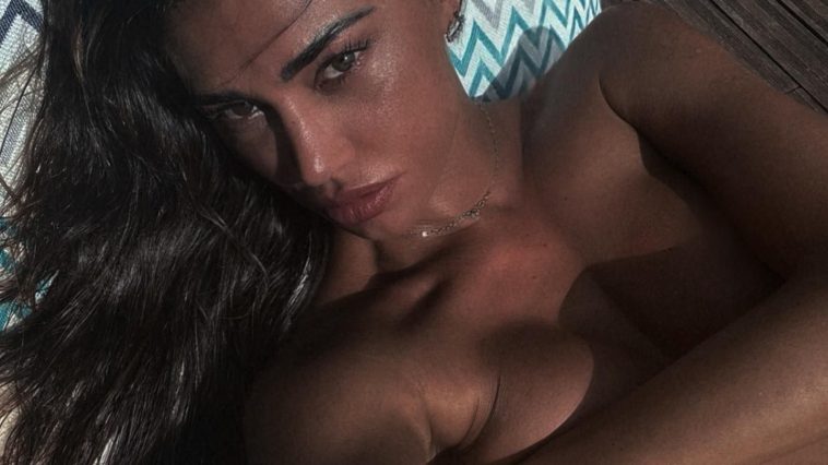 Belen Rodriguez Nude & Sexy (14 Photos)