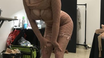 Billie Eilish Shows Off Her Sexy Boobs (1 Photo)
