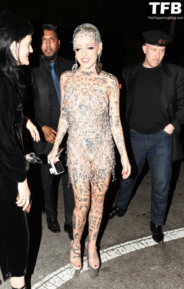 Braless Brooke Candy Looks Hot While Arriving to Playboy x Big Bunny Party (2 Photos)