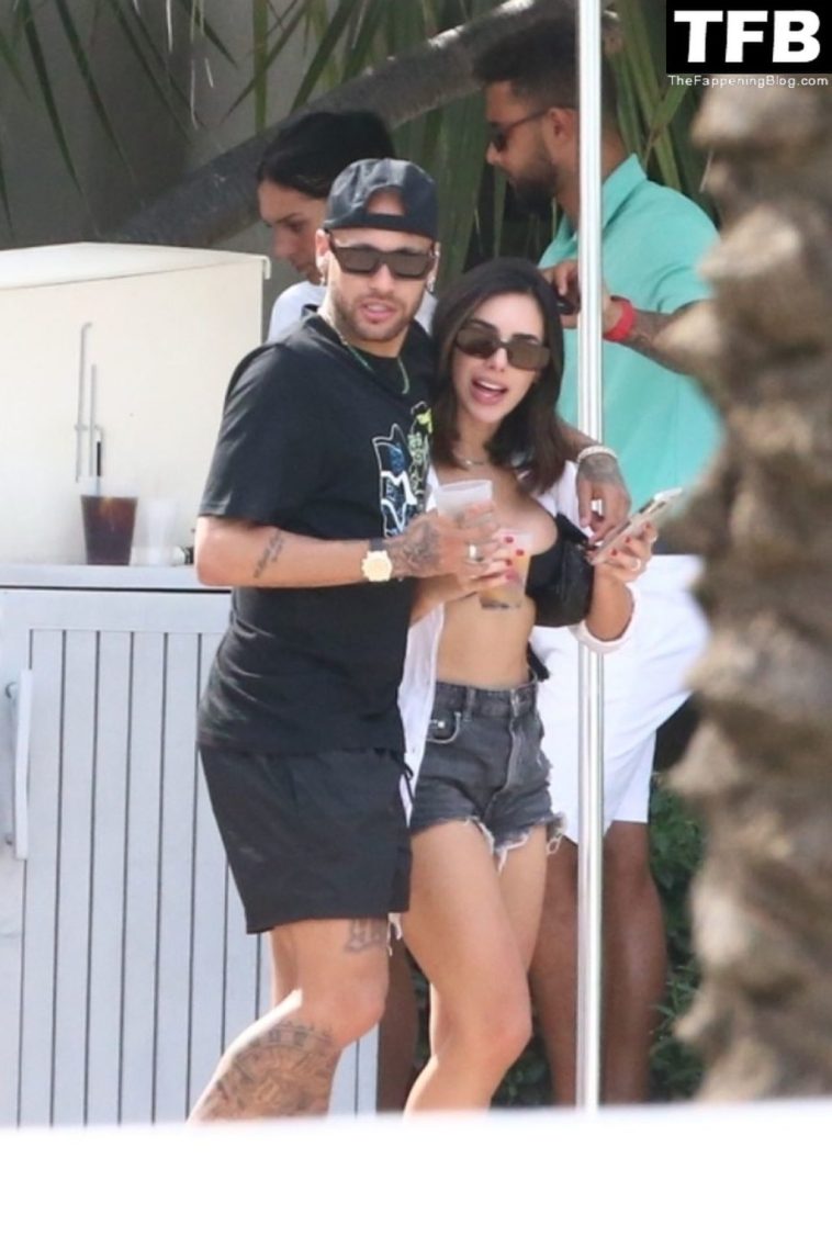 Bruna Marquezine & Neymar Jr. Have a Moment at the Fontaneabluea Resort in Miami Beach (16 Photos)