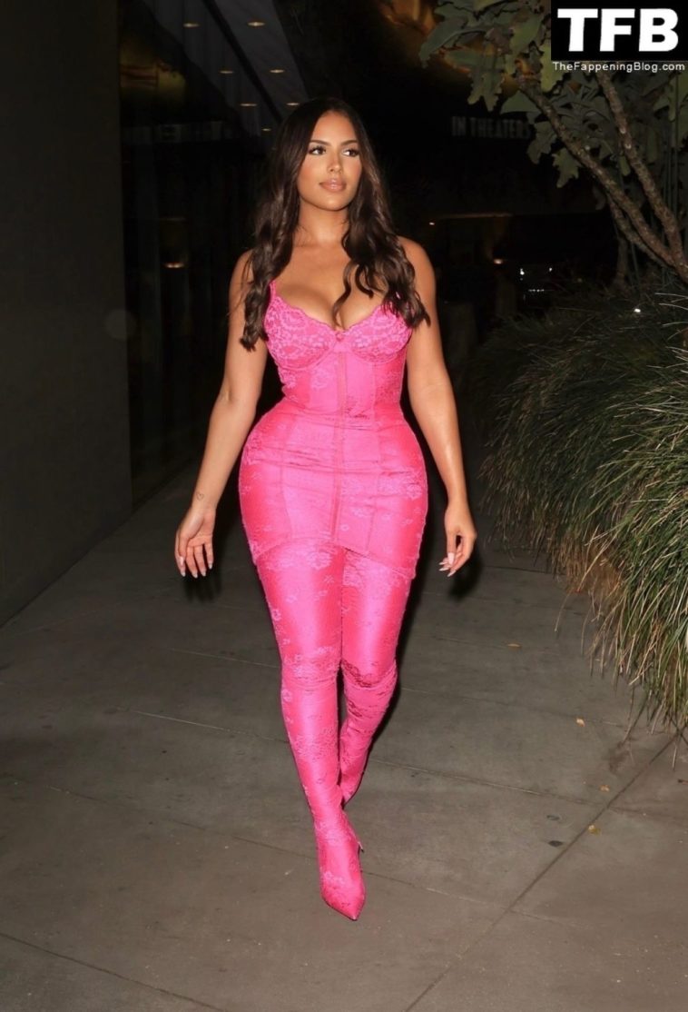 Chaney Jones Steps Out with Friends Amid Recent Kanye West Break Up Rumors (8 Photos)