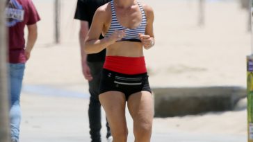 Claire Danes Hits the Beach for a Workout in LA (12 Photos)