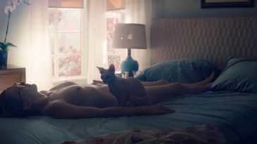 Julianne Moore Naked Scene from 'Gloria Bell'