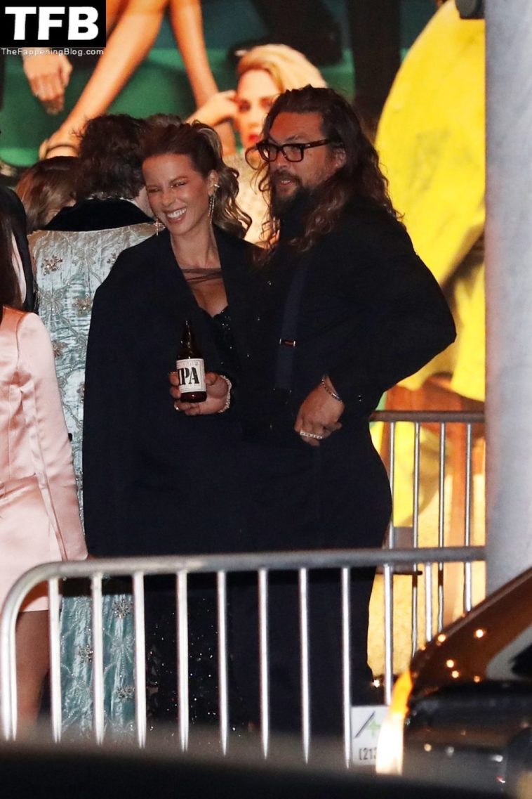 Kate Beckinsale & Jason Momoa Get Cozy Together at the Vanity Fair Party (22 Photos)