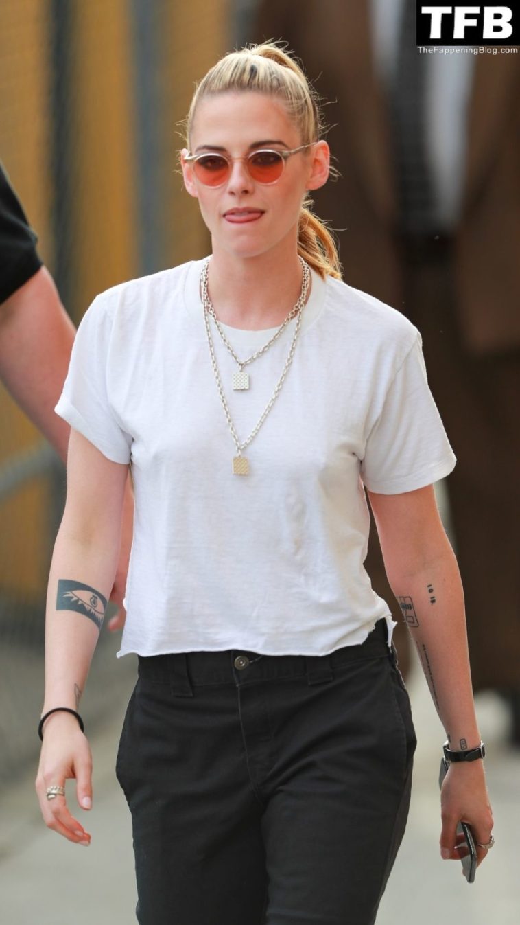 Braless Kristen Stewart Spreads Peace at Jimmy Kimmel in Hollywood (97 Photos)