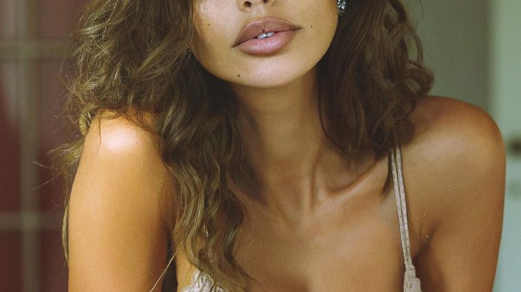 Madalina Diana Ghenea Sexy (19 Photos)