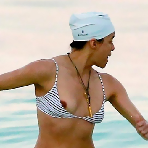 Michelle Rodriguez Nip Slip — Lesbian Actress Is Sexy !