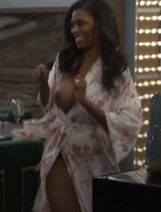 Omarosa Manigault Nip Slip (1 Pic + Gif)