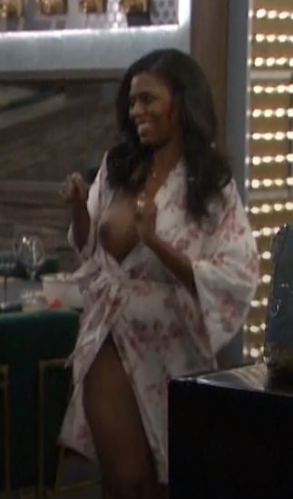 Omarosa Manigault Nip Slip (1 Pic + Gif)