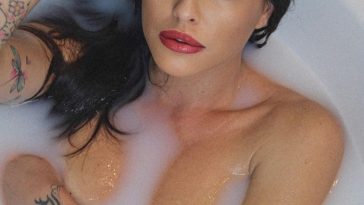 Pamela Camassa Topless (9 Photos)