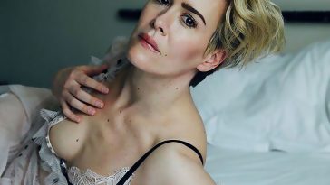 Sarah Paulson Nude Flashes Her Lesbian Tits!