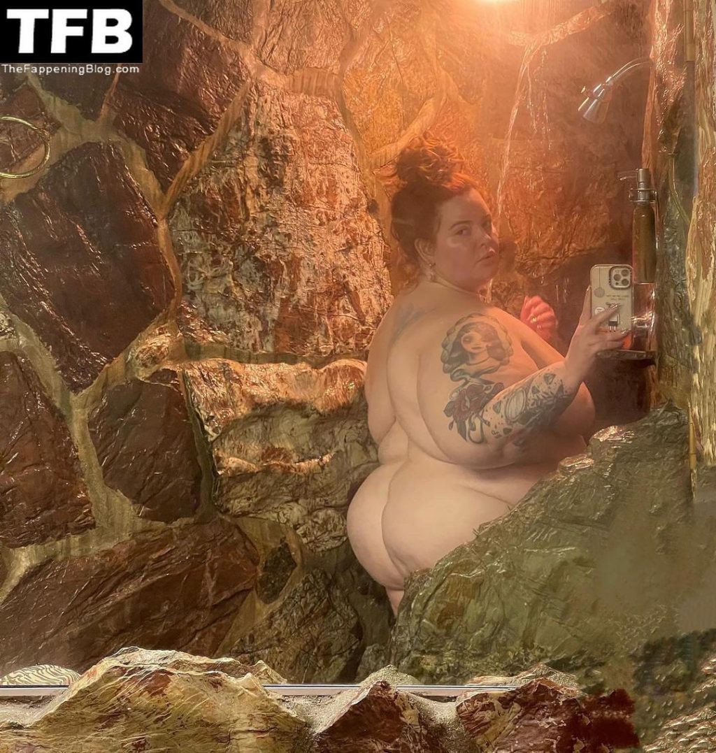 Tess Holliday Nude (1 New Photo)