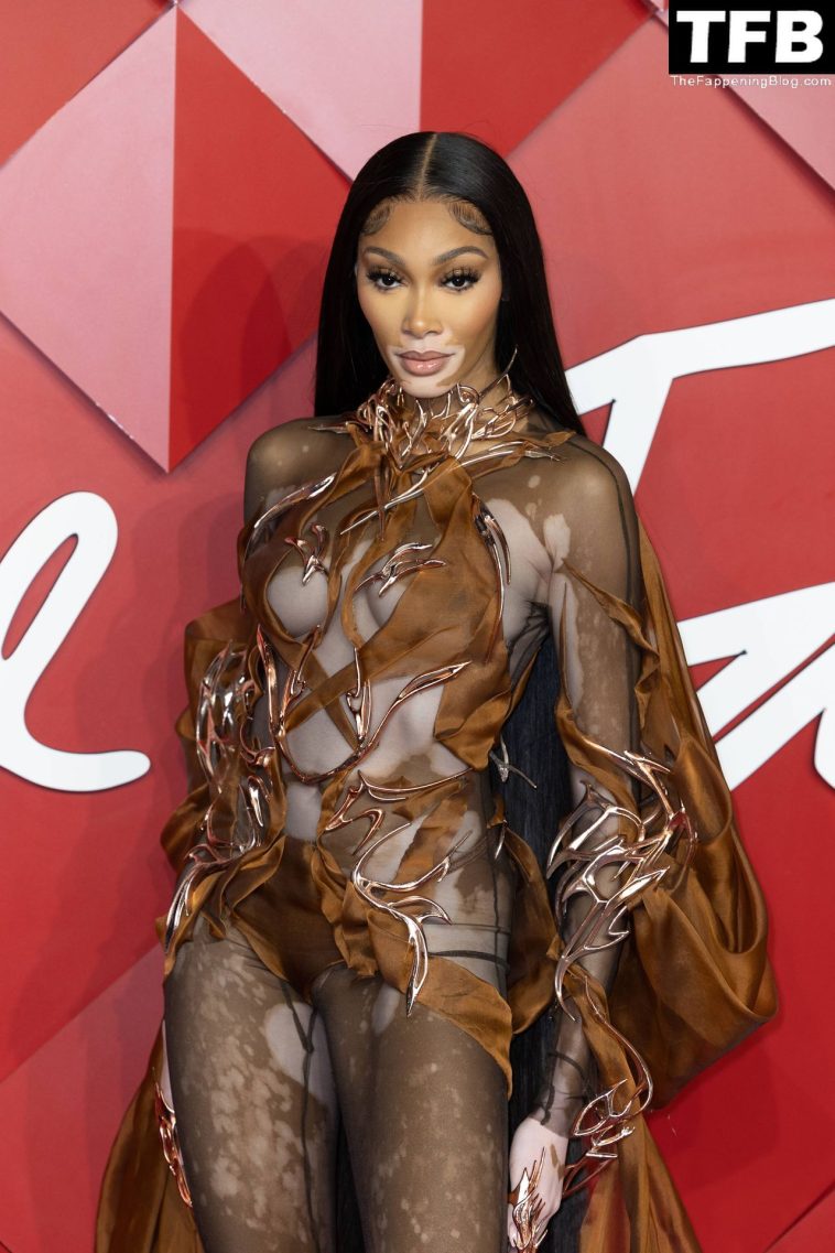 Winnie Harlow Displays Her Unique Skin at the 2022 Fashion Awards in London (36 Photos)