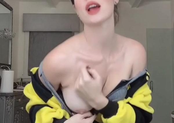 Amanda Cerny Nipple Slip Stripping Onlyfans Video Leaked