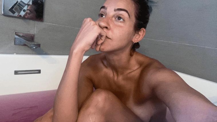 Gabbie Hanna Nude In Bath