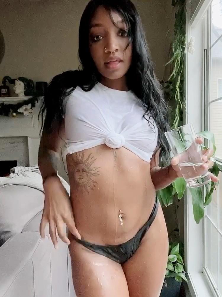 KayyyBear Nude Wet T-Shirt Onlyfans Video Leaked