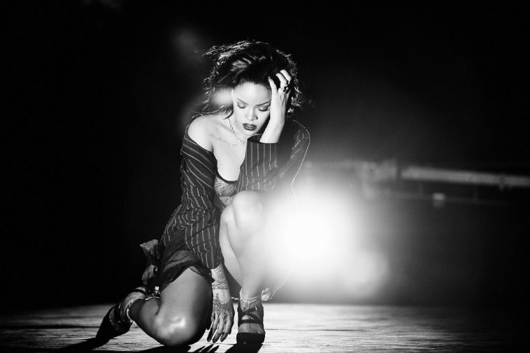 Rihanna Nude Nipple Slip BTS Photoshoot Set Leaked