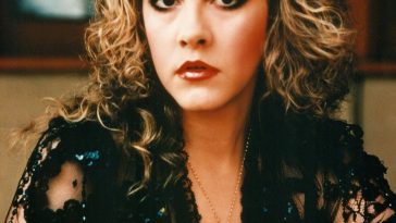 Stevie Nicks Sexy (10 Photos)