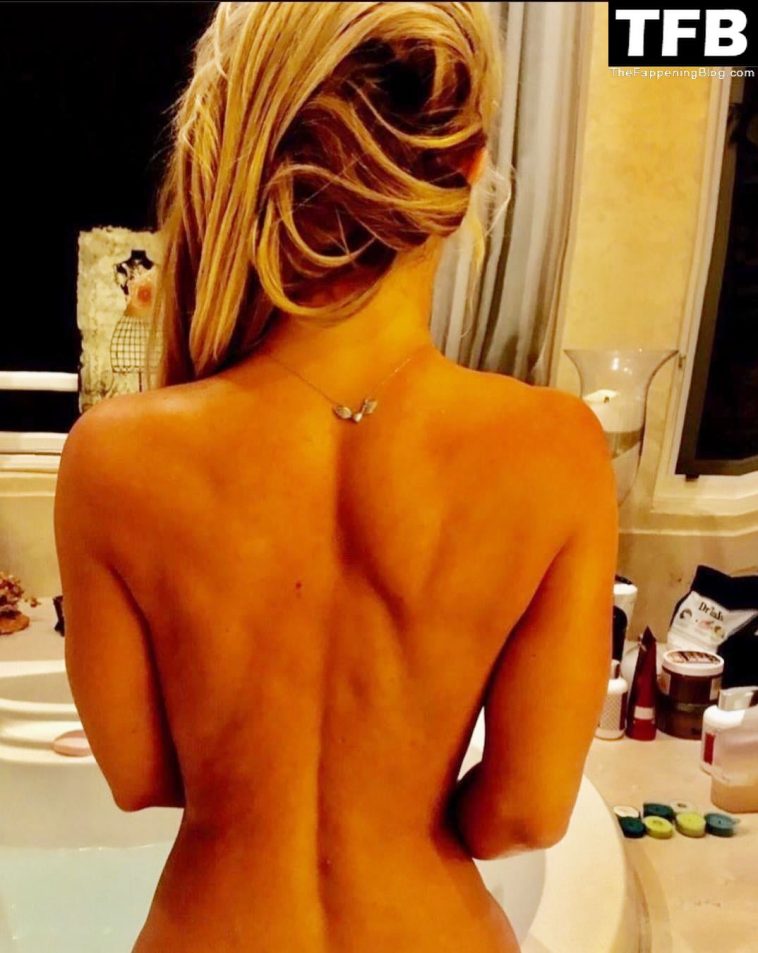 Britney Spears Topless & Sexy (18 Photos)