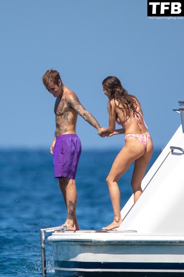 Hailey & Justin Bieber Enjoy Their Romantic Getaway in Cabo San Lucas (34 Photos)