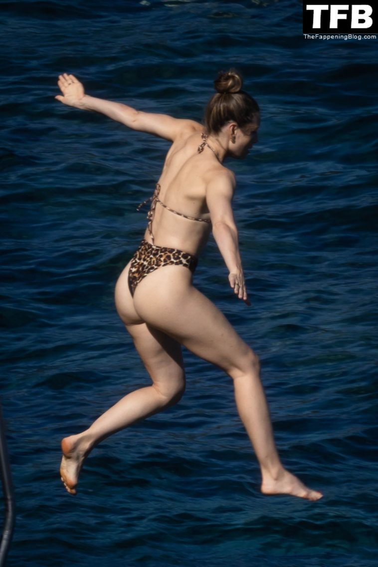 Jessica Biel Slips Into a Cheeky Bikini as She Enjoys a PDA-Filled Beach Day with Justin Timberlake in Tuscany (59 Photos)