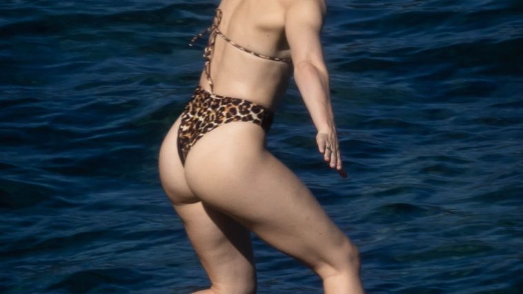 Jessica Biel Slips Into a Cheeky Bikini as She Enjoys a PDA-Filled Beach Day with Justin Timberlake in Tuscany (59 Photos)