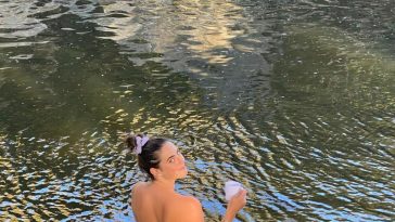 Kaya Scodelario Topless (1 Photo)