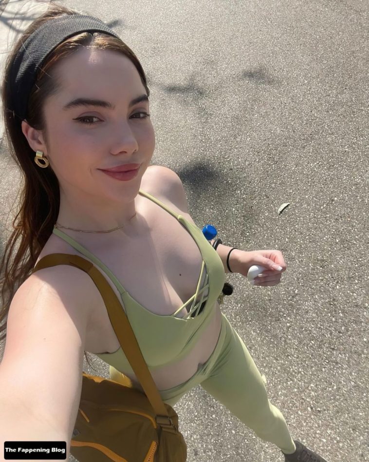 McKayla Maroney Sexy (4 Photos)