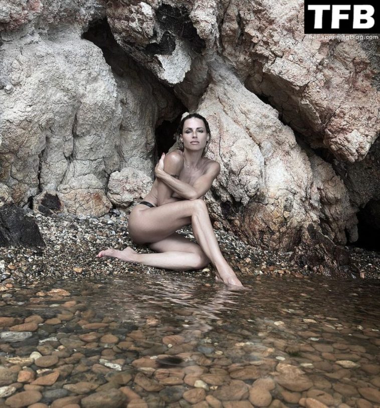 Michelle Hunziker Topless & Sexy (7 Photos)