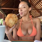 Tinashe Flaunts Her Tits (2 Photos)