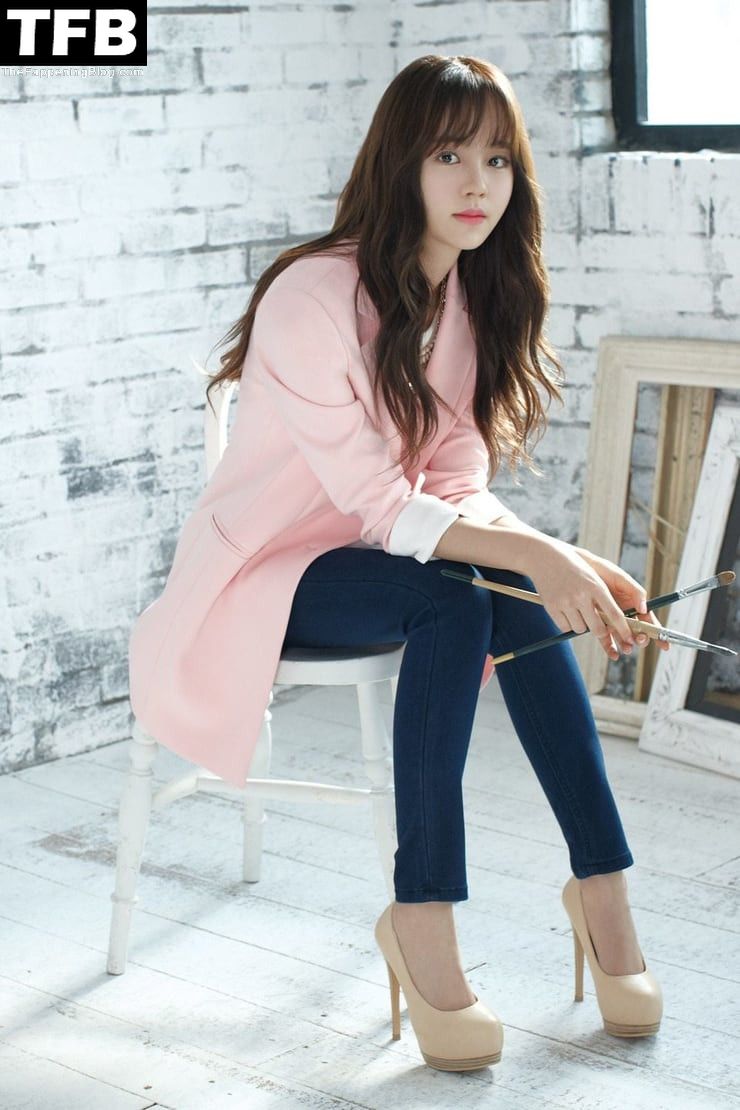 Kim So-hyun Sexy (5 Photos)