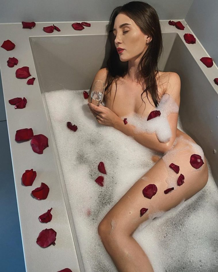 Kristyna Schickova Nude & Sexy (8 Photos)