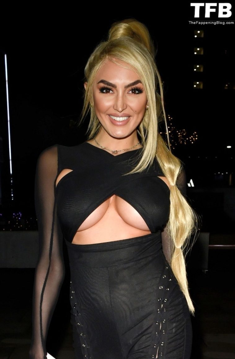 ZaraLena Jackson Shows Off Her Underboob in Manchester (29 Photos)