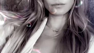 Heidi Klum Shows Off Her Big Tits (6 Pics + Video)