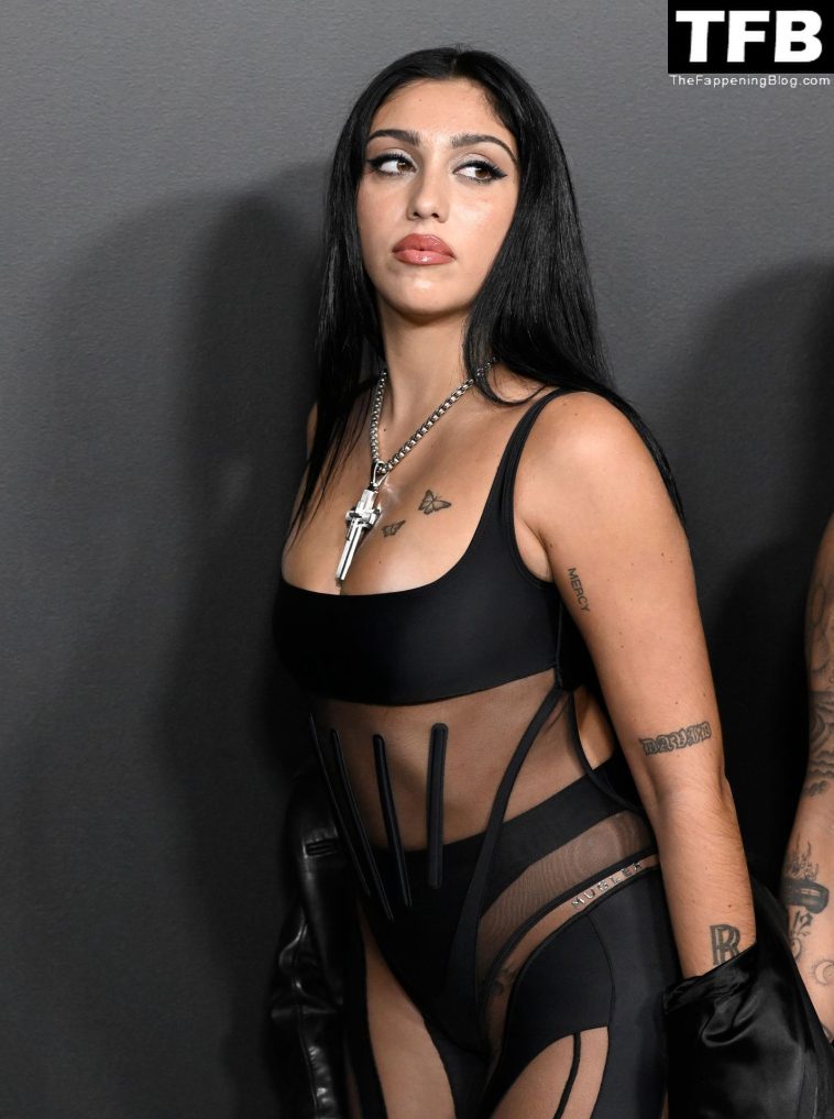 Lourdes Leon Shows Off Her Sexy Tits at the “Thierry Mugler: Couturissime” Brooklyn Museum Opening Celebration (7 Photos)