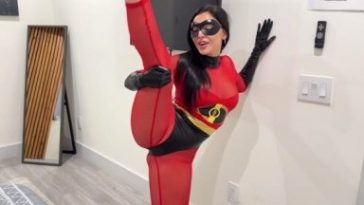 Emily Rinaudo - Elastigirl Cosplay Doggy Fuck