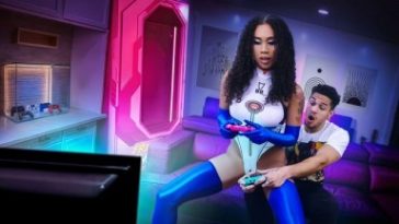 Skyla Sun - My Gamer Girl Fembot - FreakyFembots