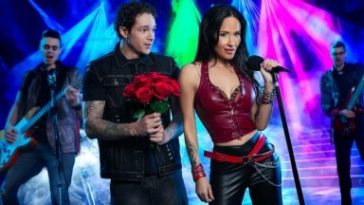 Rockstar Mylf Takes Roadie on an Exclusive VIP Tour