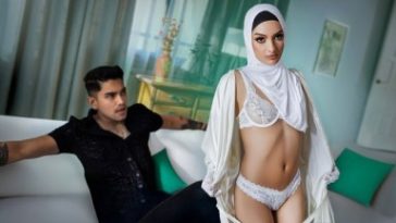 [HijabHookup] Laynee James - Isn’t That Supposed to Be For Your Husband? Her Secret American Boyfriend Popped Her Cherry