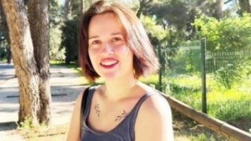 [JacquieEtMichelTV] Ruby - 21 Years Old, Photo Model From Valence