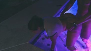 Yiny Leon - Hot Night Fuck In The Pool